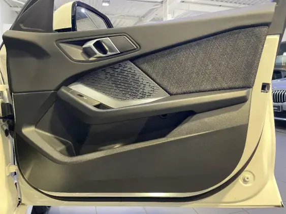 BMW SERIE 1 F70 - voiture d'occasion - Photo 18