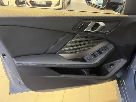 BMW SERIE 1 F70 - voiture d'occasion - Photo 19