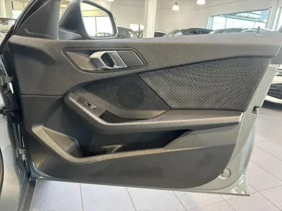 BMW SERIE 1 F40 - voiture d'occasion - Photo 18