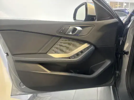 BMW SERIE 1 F70 - voiture d'occasion - Photo 17