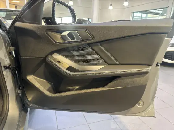 BMW SERIE 1 F70 - voiture d'occasion - Photo 18