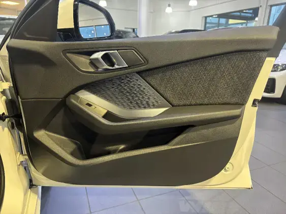 BMW SERIE 1 F70 - voiture d'occasion - Photo 18