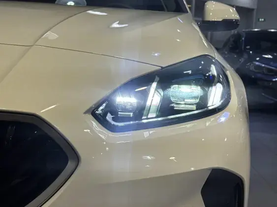 BMW SERIE 1 F70 - voiture d'occasion - Photo 19