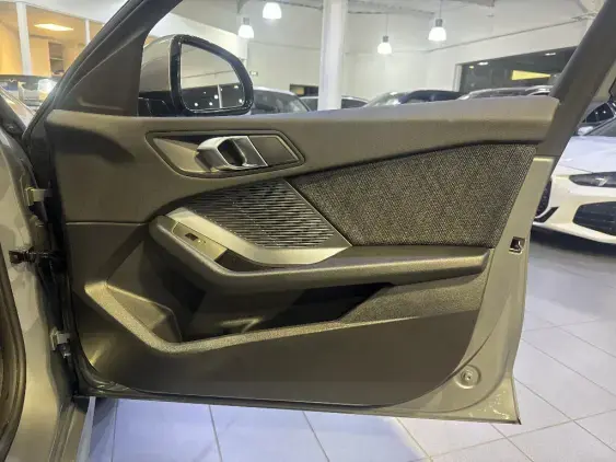 BMW SERIE 1 F70 - voiture d'occasion - Photo 18