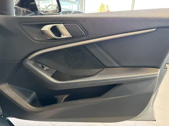 BMW SERIE 1 F40 - voiture d'occasion - Photo 19