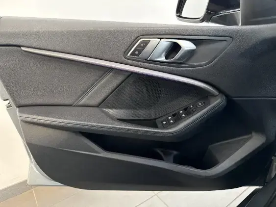 BMW SERIE 1 F40 - voiture d'occasion - Photo 18