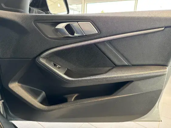 BMW SERIE 1 F40 - voiture d'occasion - Photo 19