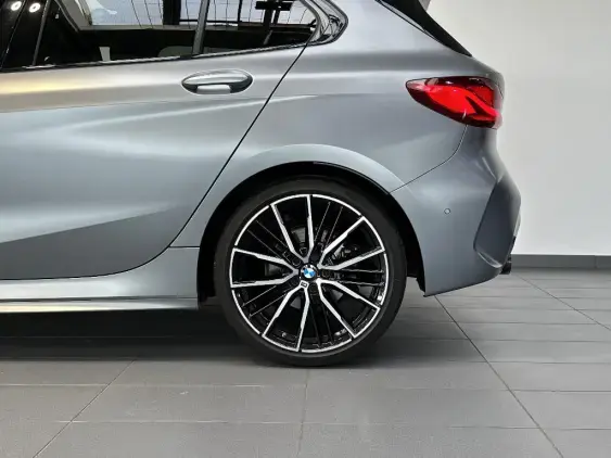 BMW SERIE 1 F40 - voiture d'occasion - Photo 21