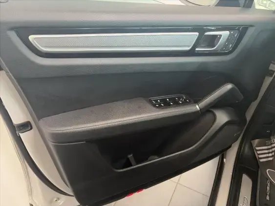 PORSCHE CAYENNE COUPE III - voiture d'occasion - Photo 19