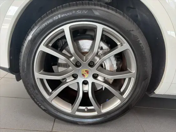 PORSCHE CAYENNE COUPE III - voiture d'occasion - Photo 23