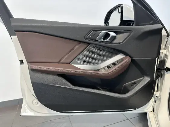 BMW SERIE 1 F70 - voiture d'occasion - Photo 17