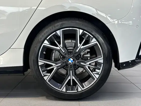 BMW SERIE 1 F70 - voiture d'occasion - Photo 21