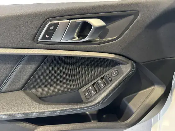 BMW SERIE 1 F40 - voiture d'occasion - Photo 16