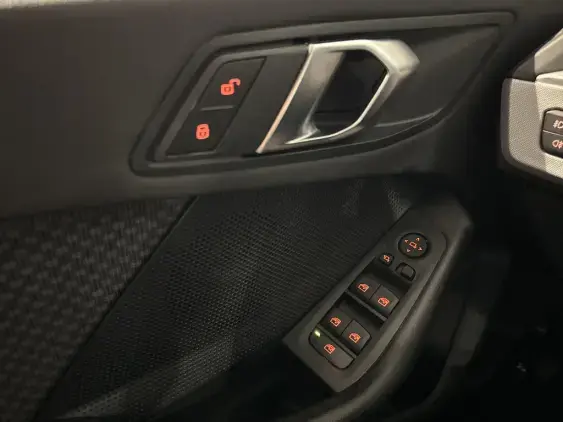 BMW SERIE 1 F40 - voiture d'occasion - Photo 14