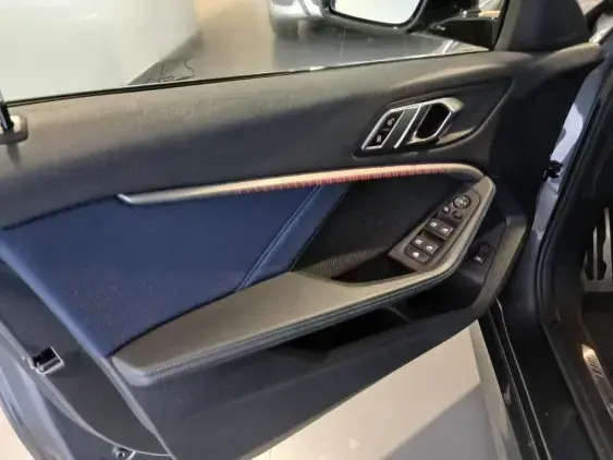 BMW SERIE 1 F40 - voiture d'occasion - Photo 17