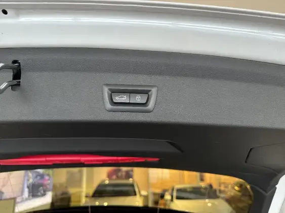 BMW SERIE 1 F40 - voiture d'occasion - Photo 15