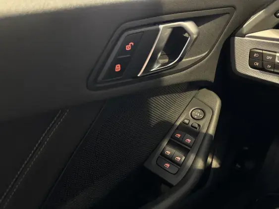 BMW SERIE 1 F40 - voiture d'occasion - Photo 16