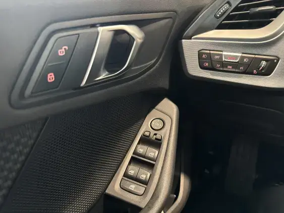 BMW SERIE 1 F40 - voiture d'occasion - Photo 13