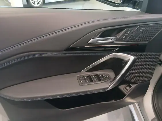 BMW X1 U11 - voiture d'occasion - Photo 17