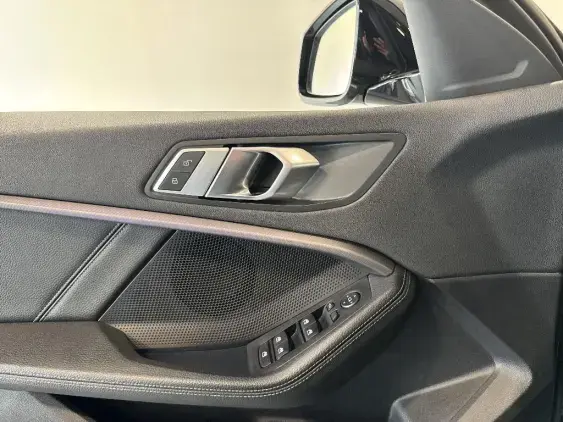 BMW SERIE 1 F40 - voiture d'occasion - Photo 18