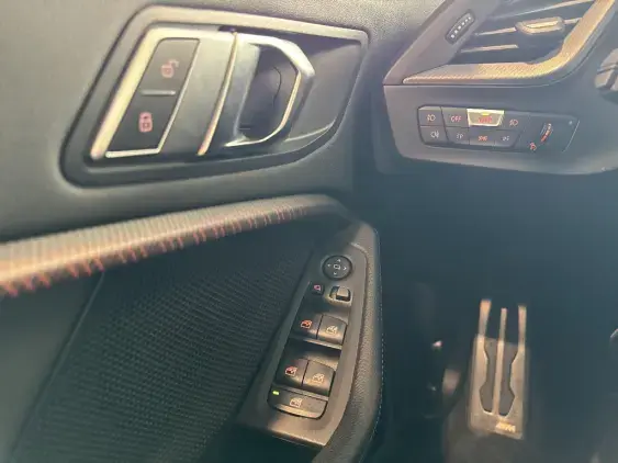 BMW SERIE 1 F40 - voiture d'occasion - Photo 13