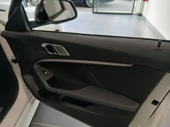 BMW SERIE 1 F40 - voiture d'occasion - Photo 17