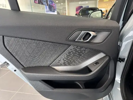 BMW SERIE 1 F70 - voiture d'occasion - Photo 13