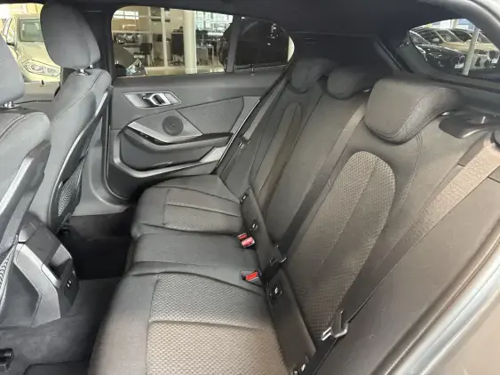 BMW SERIE 1 F40 - voiture d'occasion - Photo 12