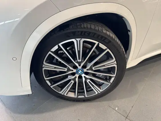 BMW iX1 U11 - voiture d'occasion - Photo 11