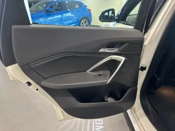 BMW iX1 U11 - voiture d'occasion - Photo 10