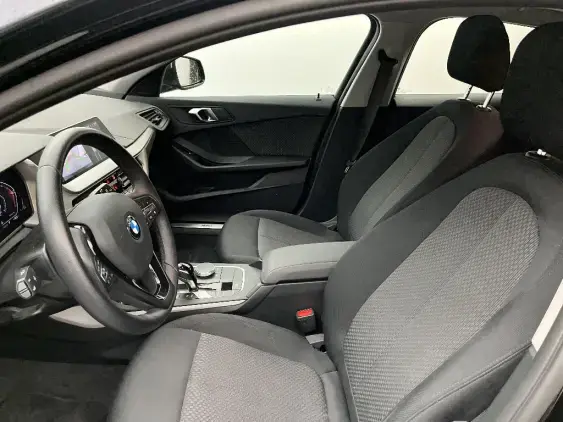 BMW SERIE 1 F40 - voiture d'occasion - Photo 18