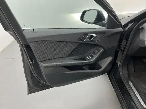 BMW SERIE 1 F40 - voiture d'occasion - Photo 19