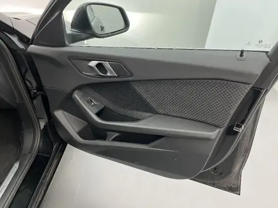 BMW SERIE 1 F40 - voiture d'occasion - Photo 20