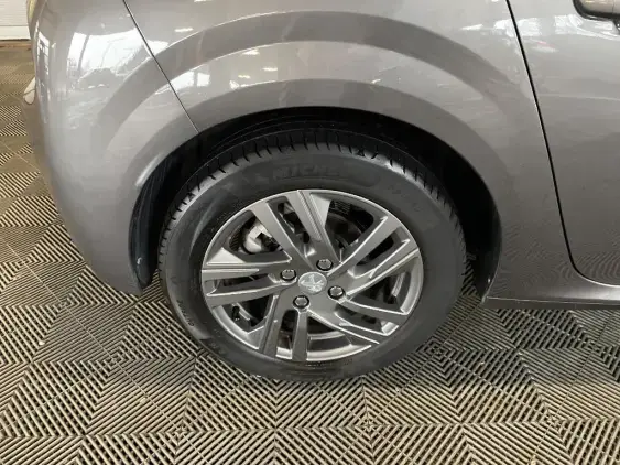 PEUGEOT 208 BUSINESS R II - voiture d'occasion - Photo 24