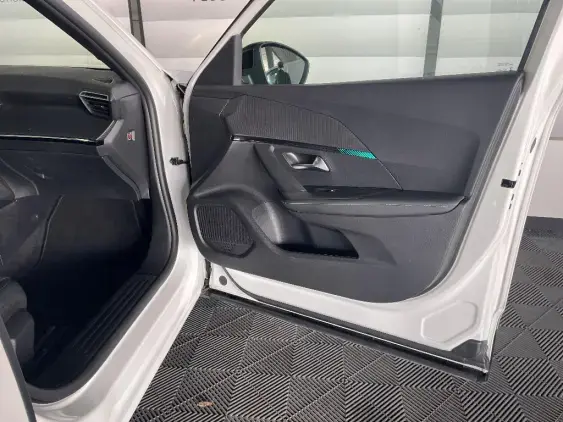 PEUGEOT 2008 II - voiture d'occasion - Photo 19