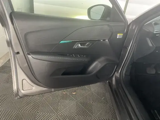 PEUGEOT 208 BUSINESS R II - voiture d'occasion - Photo 18