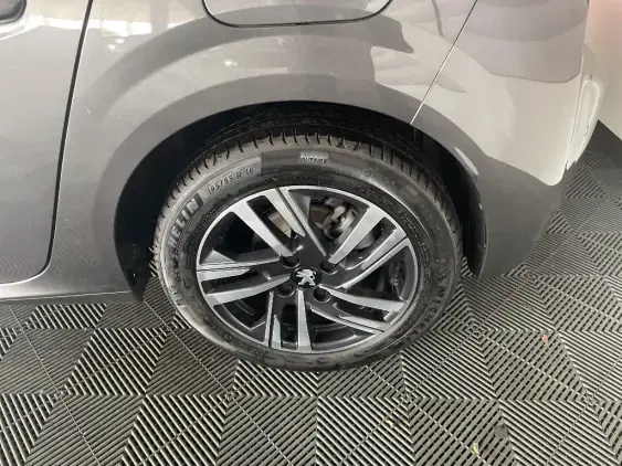 PEUGEOT 208 BUSINESS R II - voiture d'occasion - Photo 23