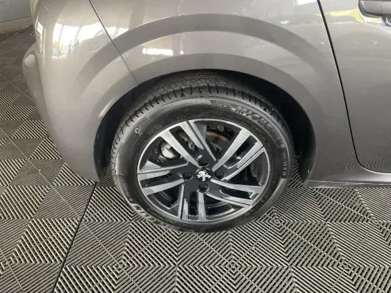 PEUGEOT 208 BUSINESS R II - voiture d'occasion - Photo 24