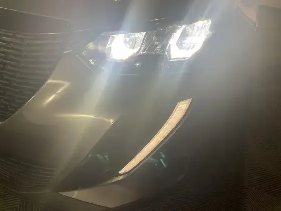 PEUGEOT 2008 II - voiture d'occasion - Photo 19