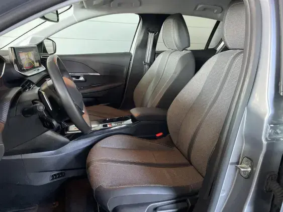 PEUGEOT 208 II - voiture d'occasion - Photo 17