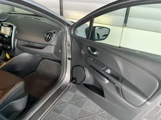 RENAULT CLIO IV - voiture d'occasion - Photo 17