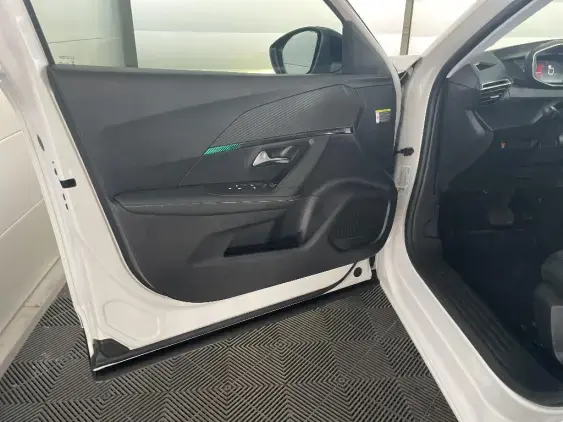 PEUGEOT 2008 II - voiture d'occasion - Photo 18
