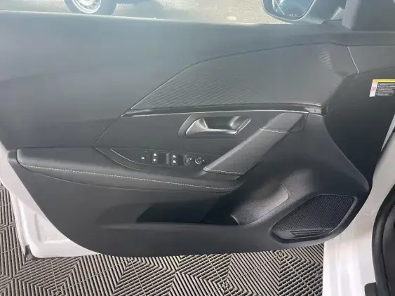 PEUGEOT 208 II - voiture d'occasion - Photo 18
