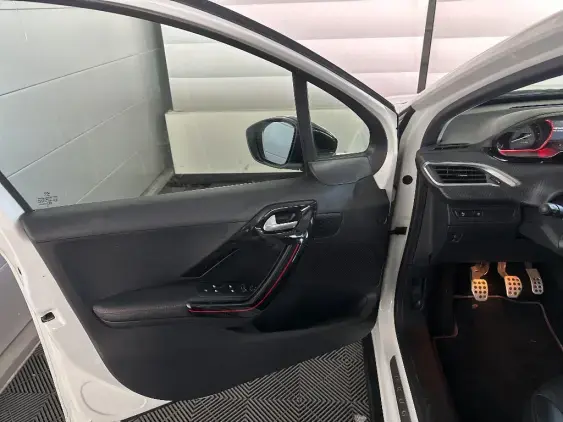 PEUGEOT 2008 - voiture d'occasion - Photo 18