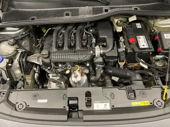 PEUGEOT 208 II - voiture d'occasion - Photo 21