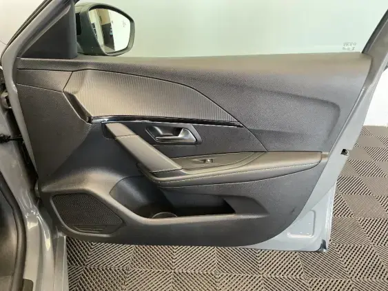 PEUGEOT 208 II - voiture d'occasion - Photo 19