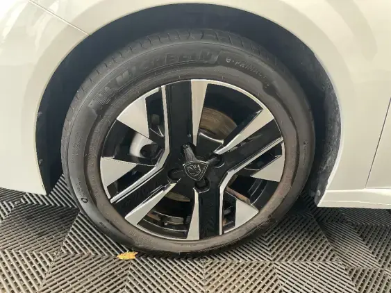 PEUGEOT 208 II - voiture d'occasion - Photo 22