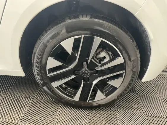 PEUGEOT 208 II - voiture d'occasion - Photo 23