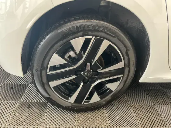 PEUGEOT 208 II - voiture d'occasion - Photo 24