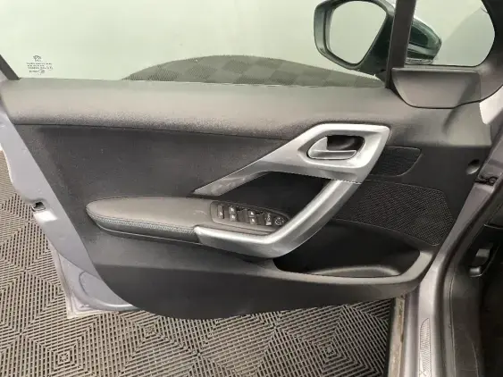 PEUGEOT 2008 - voiture d'occasion - Photo 19